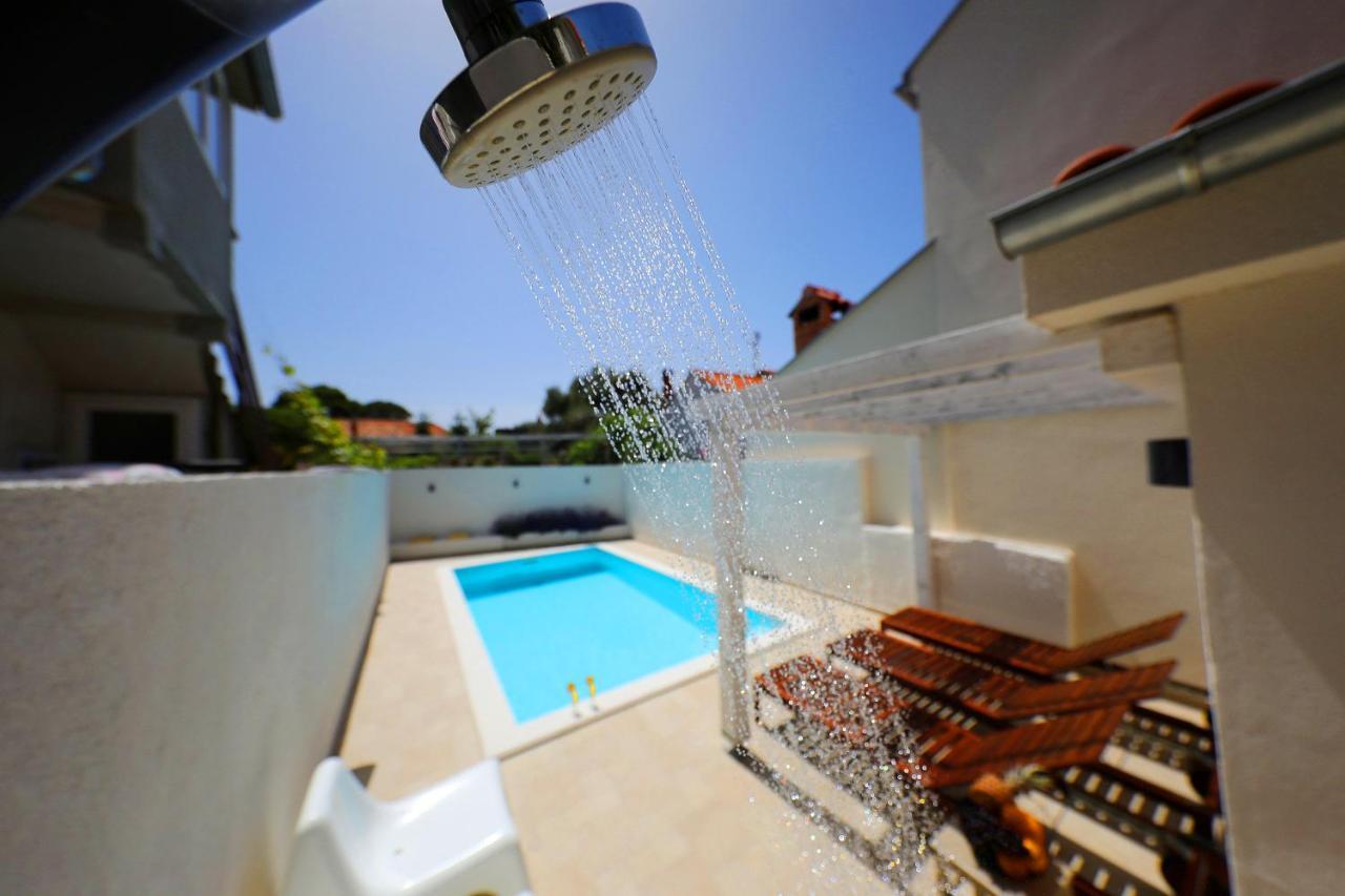 Villa Klaudia With Pool Zára Kültér fotó